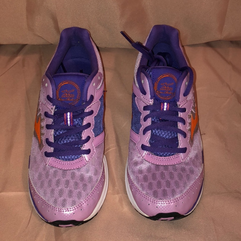 Mizuno wave rider 16